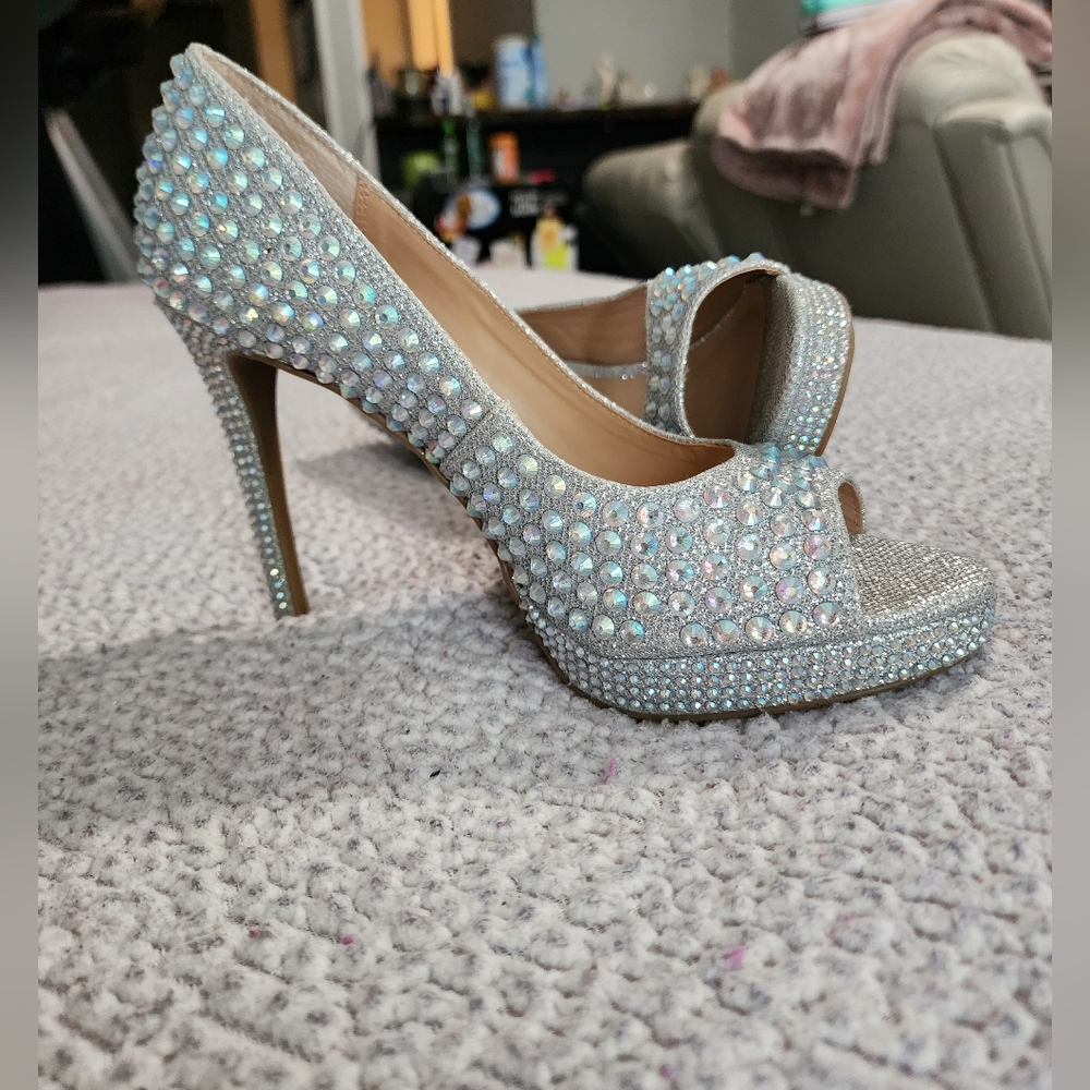 Brand New Thalia Sodi Stunning 😍 Silver Crystal Heels - Picture 2 of 16